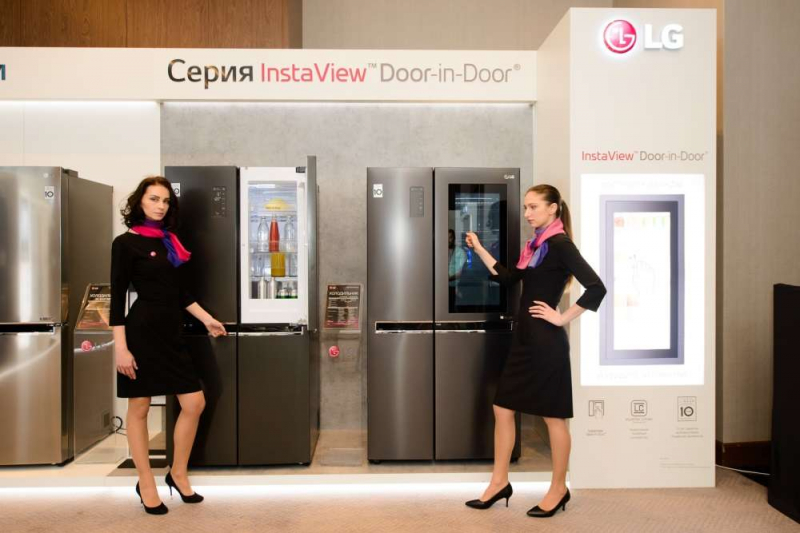 холодильники LG DoorCooling+ и InstaView Door-in-Door, стиральные машины LG AI DD, LG Styler “Black edition, беспроводные пылесосы CordZero и микроволновые печи NeoChef.  LG SIGNATURE 